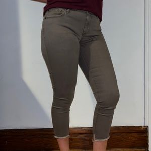 Express caprice jeans, size 4R, ankle leggings, mid rise, stretch.